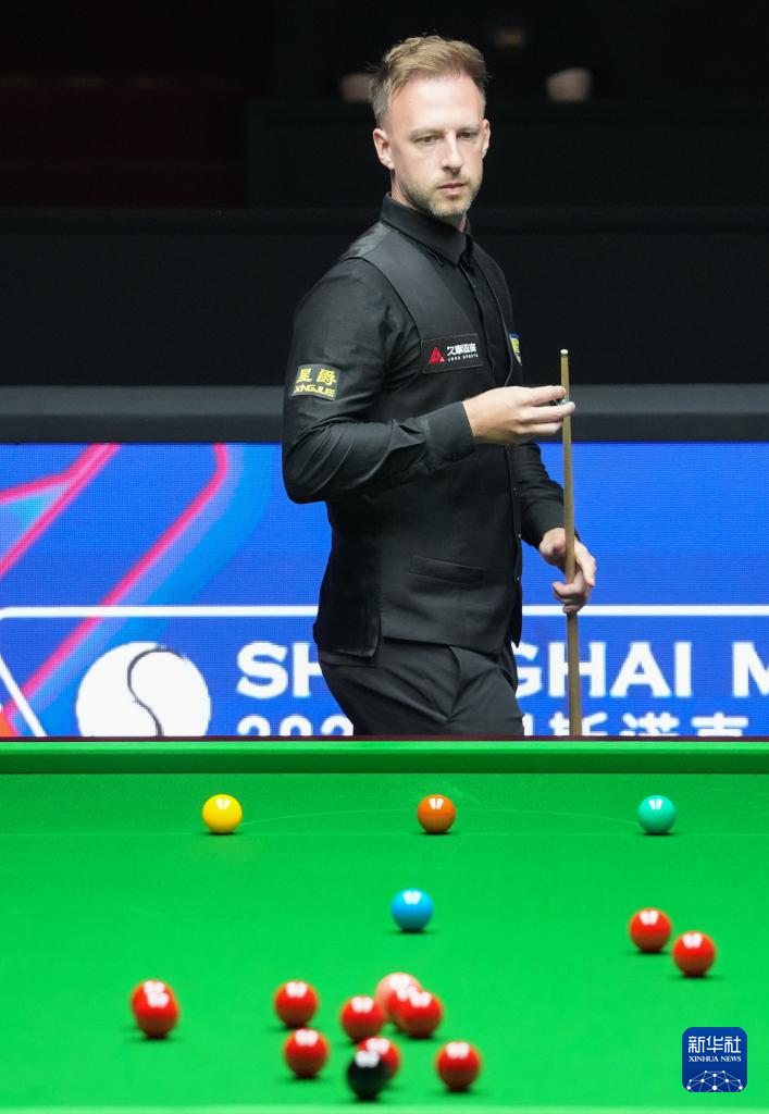 她尝试调整 她尝试调整