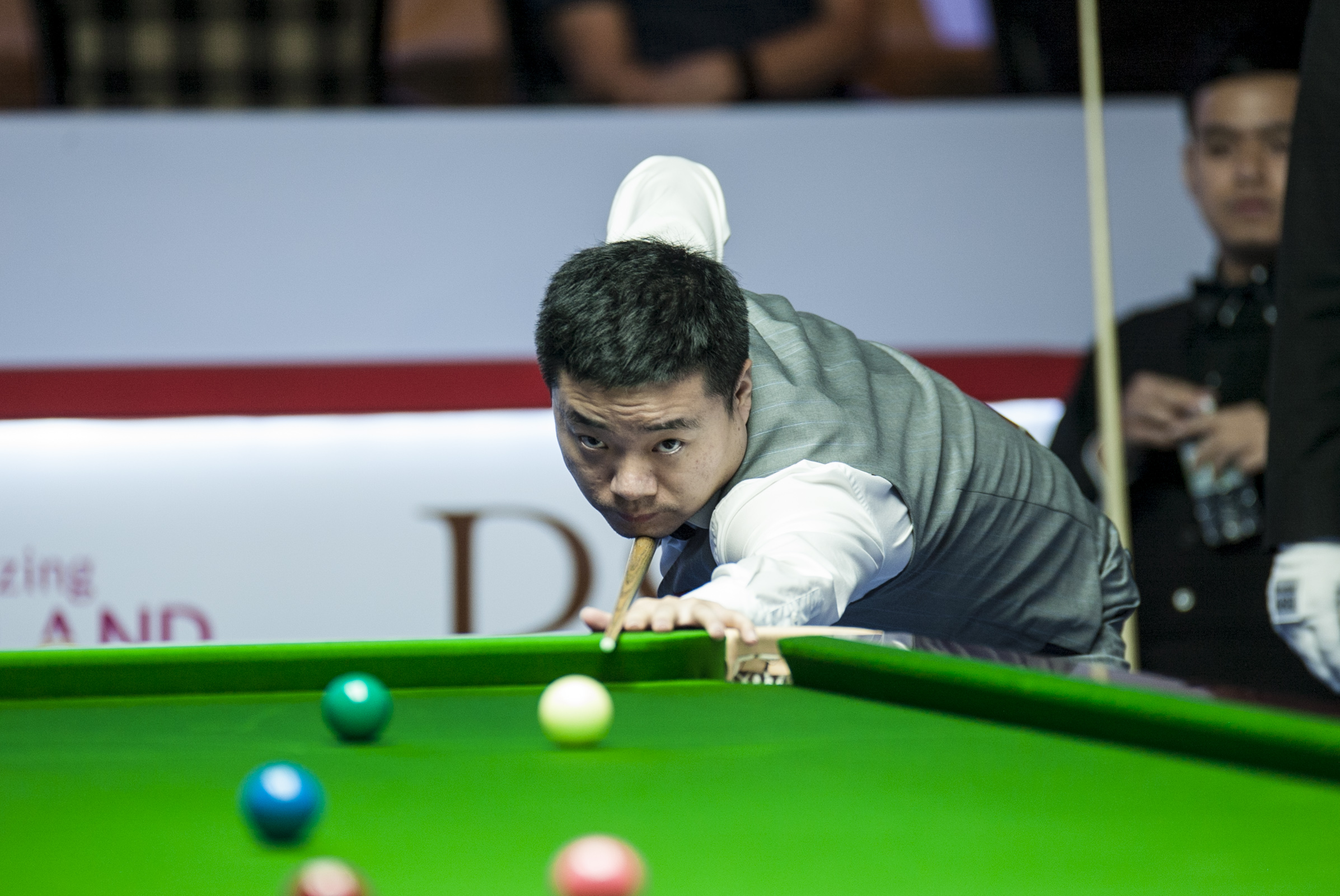 间的一次试 间的一次试