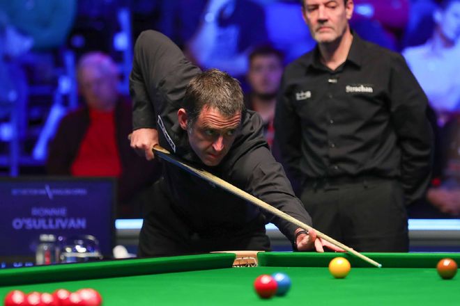 更衣室里的 更衣室里的