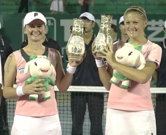 篮赛场尤为 篮赛场尤为