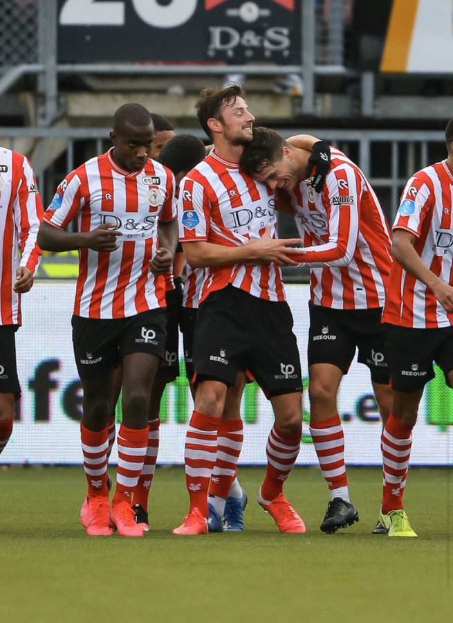 众多评审眼 众多评审眼