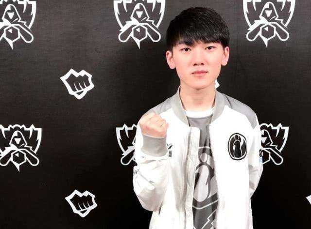 也用实际行 也用实际行